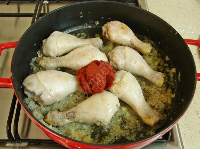 tencerede sulu tavuk yemegi resimli yemek tarifi(5)